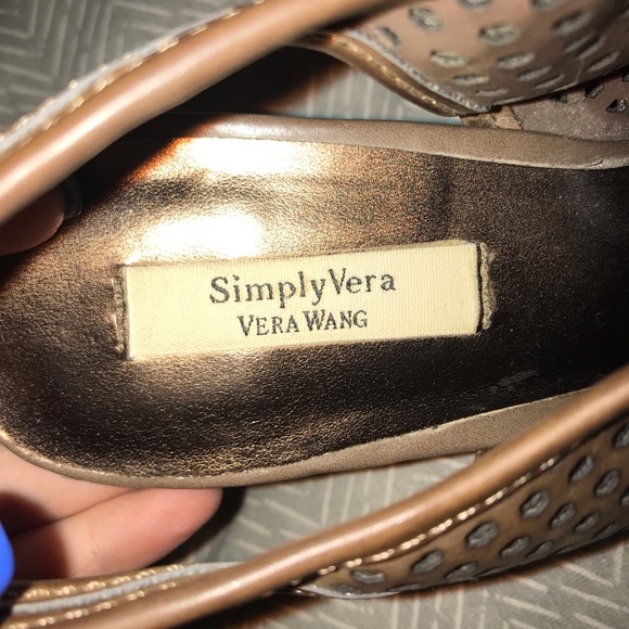 Vera Wang Wedges - Picture 2 of 4